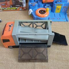 トミカ工場　メカアクション自動車工場+キャリアカーセットの画像