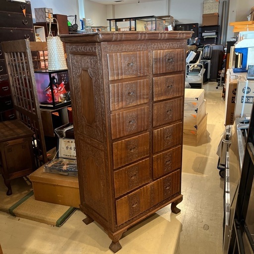 アンティーク　木彫りのチェスト