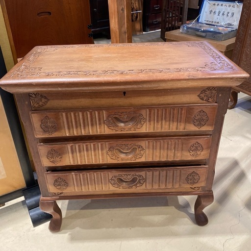 アンティーク　木彫のチェスト