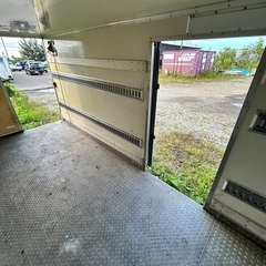 A3.横扉付　シマ鋼板【格安】 2トン冷蔵冷凍コンテナ 幅187ｃｍ長さ441ｃｍ高さ197ｃｍ コンテナ 物置 倉庫 格安運送　江別市発　コンテナハウスの画像