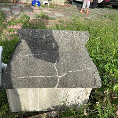 庭　飾り石　家形の石　ガーデニングの画像