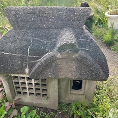 庭　飾り石　家形の石　ガーデニングの画像