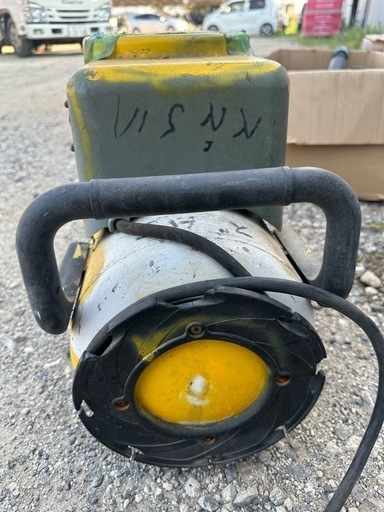 MAKITA エアコンプレッサー　AC1221
