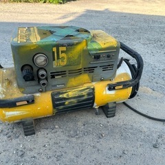 MAKITA エアコンプレッサー　AC1221の画像