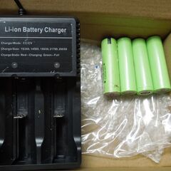 18650電池4個　充電器セット