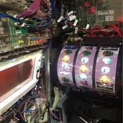パチスロ実機  学園黙示録ハイスクールオブザデッド   コイン不要機・イヤホンコンバーター・取扱説明書付き   プレイテストも問題ありません！ イヤホンで周りに音を気にせず遊べます！ 家庭用電源 コイン不要機 無段階ボリューム ・各スピーカー、ウーハー音量調整可 バイブスイッチ ドアキー 設定キー 取りに来てくれる方限定 の画像