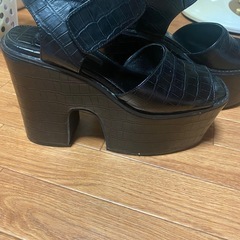 値下げ❗️秋にも活躍　R &E厚底サンダルの画像