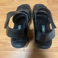 値下げ❗️秋にも活躍　R &E厚底サンダルの画像