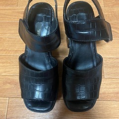 値下げ❗️秋にも活躍　R &E厚底サンダル