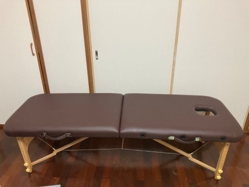 持ち運べる折りたたみエステベッド