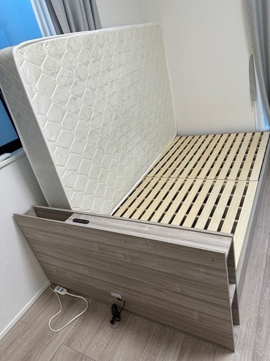 セミダブルベッド　シモンズマットレス