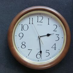 SEIKO 木枠製 クォーツ 掛け時計 中古品！