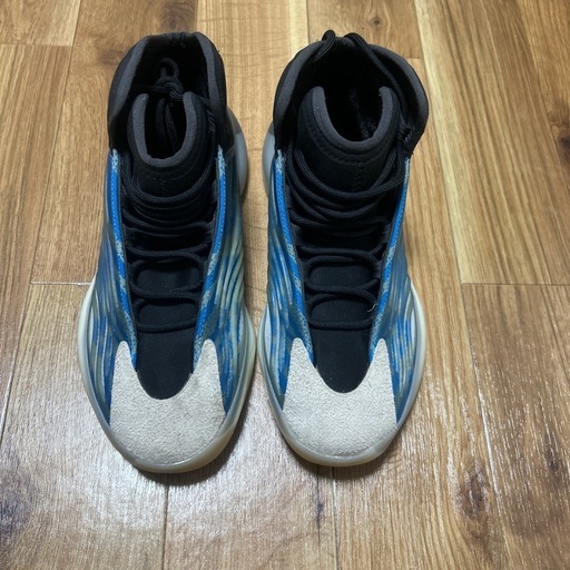 adidas イージークォンタム