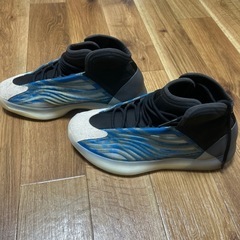 adidas イージークォンタムの画像