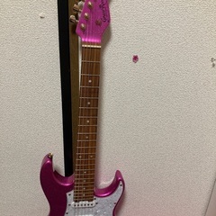 エレキギター6弦ピンク色《３万で譲渡》
