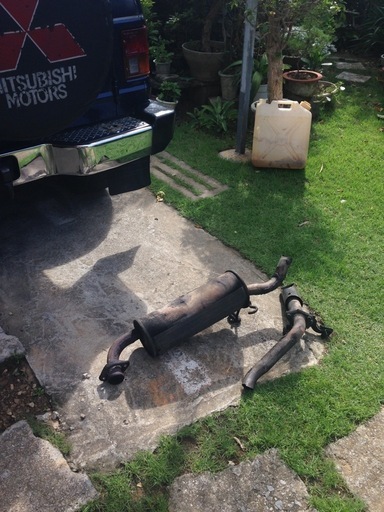 パジェロ l型 パジェロL型(L04.L14) 初期型グリル パジェロL型(L04.L14)