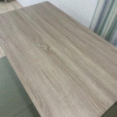 ダイニングテーブルの画像