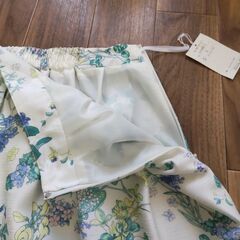 未使用 タグ付き花柄 フレアスカート Sサイズの画像