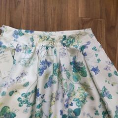 未使用 タグ付き花柄 フレアスカート Sサイズの画像