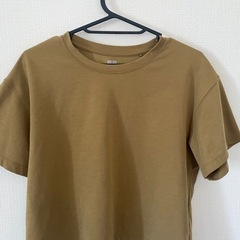 UNIQLOカーキTシャツ　レディース