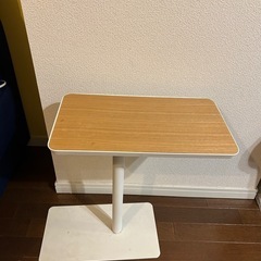 サイドテーブル