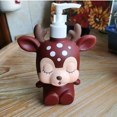 茶色の鹿の ﾊﾝﾄﾞｿｰﾌﾟ ﾃﾞｨｽﾍﾟﾝｻｰ  ﾎﾞﾄﾙの画像