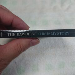□　THIS IS MY STORY THE BAWDIES　古典的なR&RやR&Bに拘りつつ、イブシ銀のグルーヴ感を発散させる今作は、彼らのメジャー・デビュー作(通算３作目)。パンキッシュな躍動感とともに辛口のヴォーカルもサウンドに適度なコクを与える。ローリング・ストーンズへのリスペクト・チューンもの画像