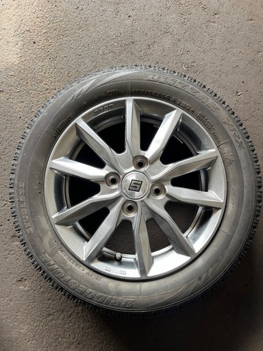 スタッドレスタイヤ　ホイール付