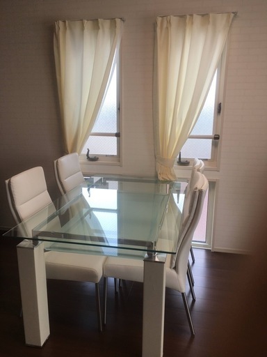 ダイニングテーブル