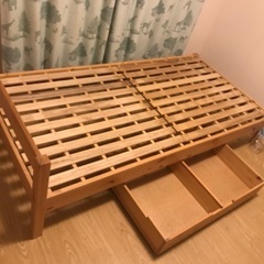 【無料】木製シングルベッド(ローラー引き出し付き)
