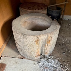 木の臼、大きくて立派です（飯能市）