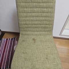 緑茶色のイス　ひとつ