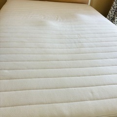 IKEA ダブルベッド マットレス付きの画像