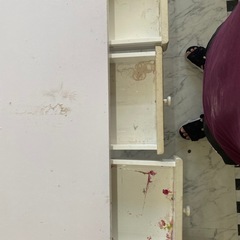 テーブル、引き出し付きの画像