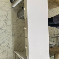 テーブル、引き出し付きの画像