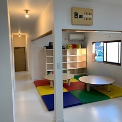 幼稚園教諭、教諭免許（小・中・高）、保育士、児童指導員、精神保健福祉士 、社会福祉士、高校卒業後２年以上児童福祉事業に従事してた方 、社会福祉学、心理学課程を修めて卒業した方。の画像