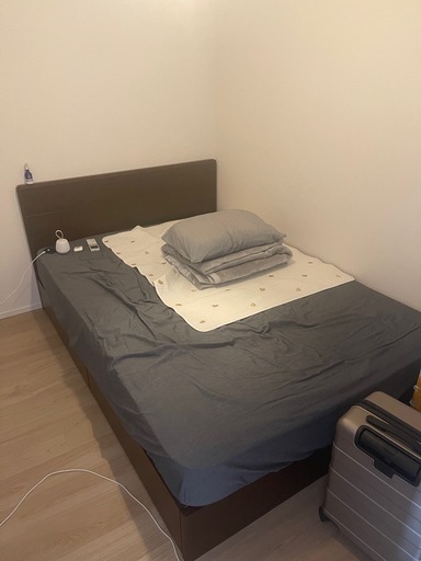 ダブルシモンズベット(マットレス&フレーム)お譲りします。