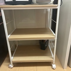 キャスター付き棚の画像