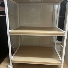キャスター付き棚の画像