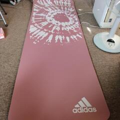 adidasアディダス ヨガマット トレーニングマット厚めの画像
