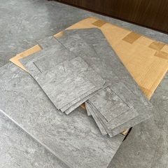 お取引中★フロアタイル★貼ってはがせる★グレーの画像