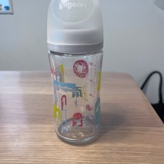 Pigeon ガラス製哺乳瓶240mlと哺乳瓶消毒（電子レンジ対応）