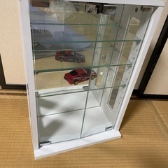 フィギュア　飾り棚　鏡　組み立て済みの画像