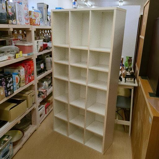 本棚☆大型サイズ・ホワイトカラー、大容量収納、書棚、本棚、ヤケ・小傷等あり、【浜村鹿野温泉ICから3分 買取本舗 宮本リサイクル 営業時間9～19時 定休日水曜のみ←連絡できませんm(_ _)m】