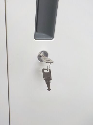 オカムラ スチール収納 VILLAGE 高185cm 両開き シリンダー錠 5段 ホワイト スチール書庫 キャビネット 西岡店