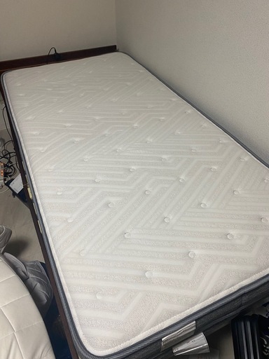 シングルベッドマットレスを売ります！