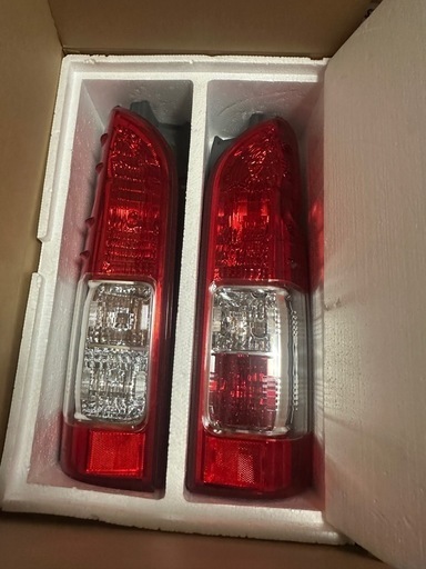 ハイエース4型標準ボディーテールランプ