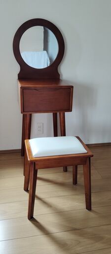 美品　無垢材・純木 ドレッザー 化粧台 　椅子・引出し・鏡付き　配達可　1台の値段
