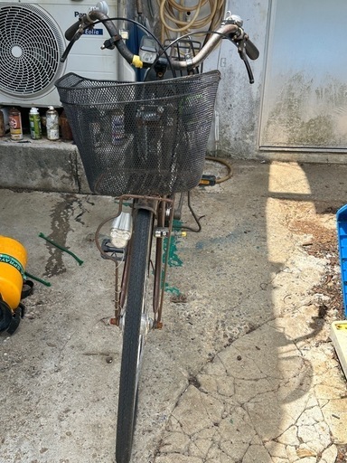 自転車　カゴゆがんでます。