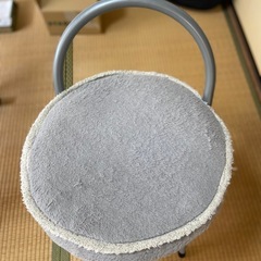 折りたたみ椅子の画像